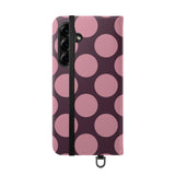Peňaženkový kryt z vegánskej kože na Samsung Galaxy S25 Plus – dizajn Pink Plum Polka Dot