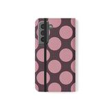 Samsung Galaxy S22 – peňaženkový kryt z vegánskej kože – Pink Plum Polka Dot Design